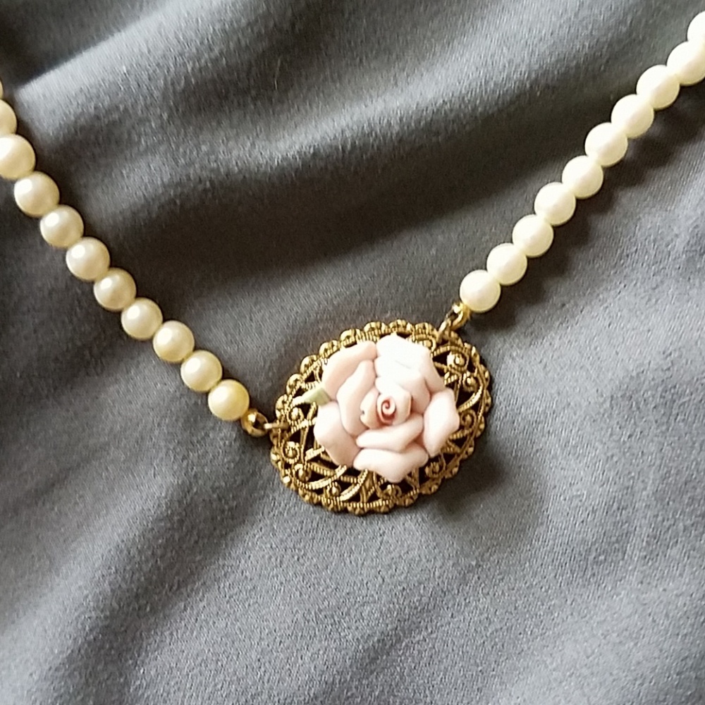 Beautiful vintage pearl necklace